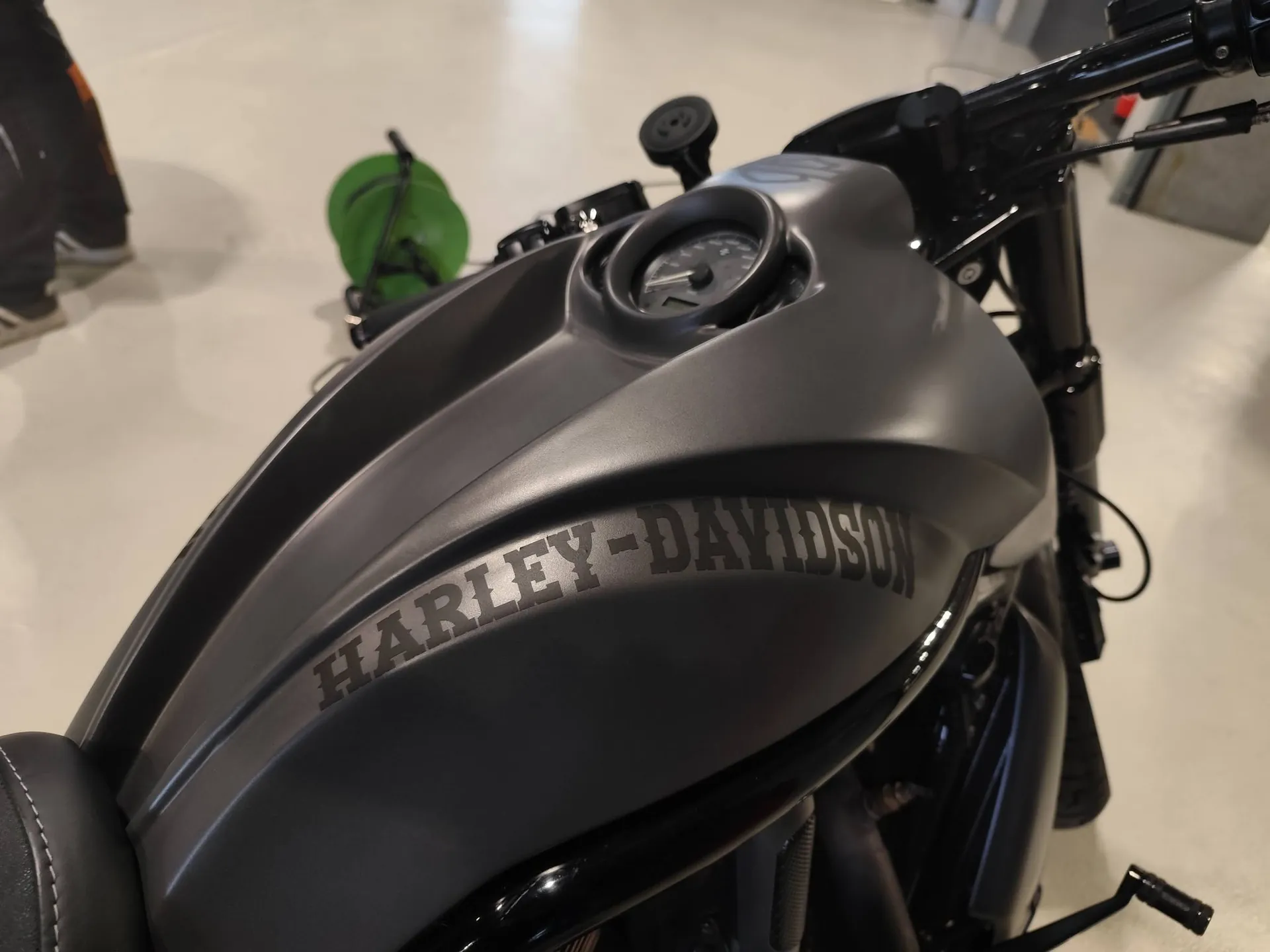 Harley-Davidson-tank folieret i mat brun