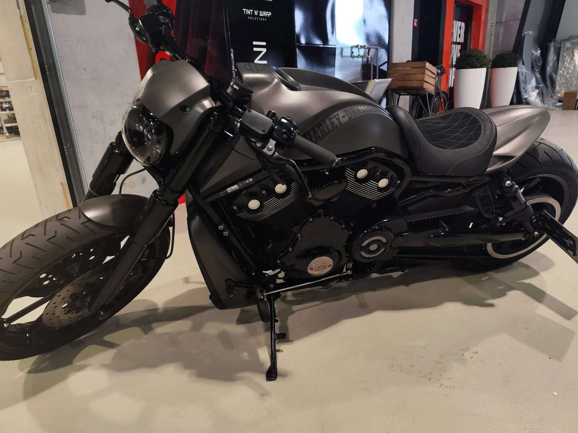 Harley-Davidson V-Rod folieret i sort